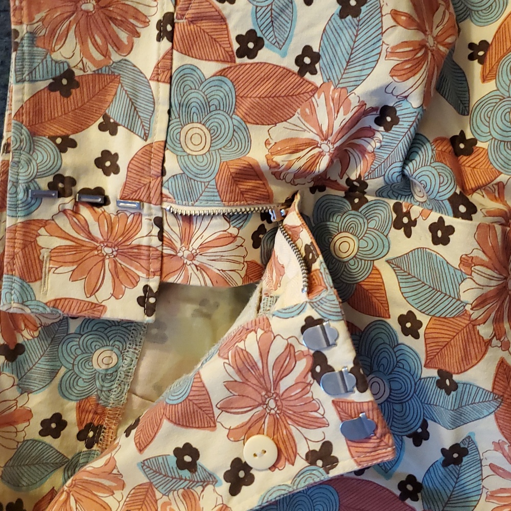 Ann Taylor Loft floral cotton mini skirt size 0 - Picture 6 of 9
